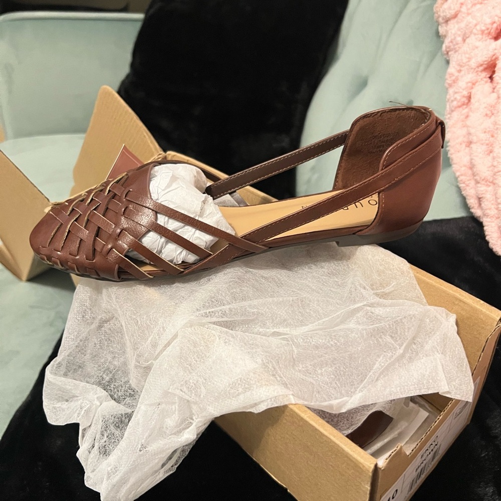 Flats/ Sandals